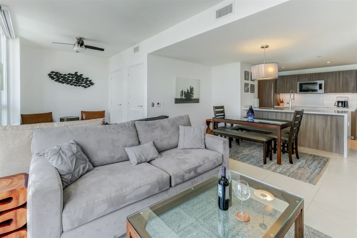 Modern Home - Image 2