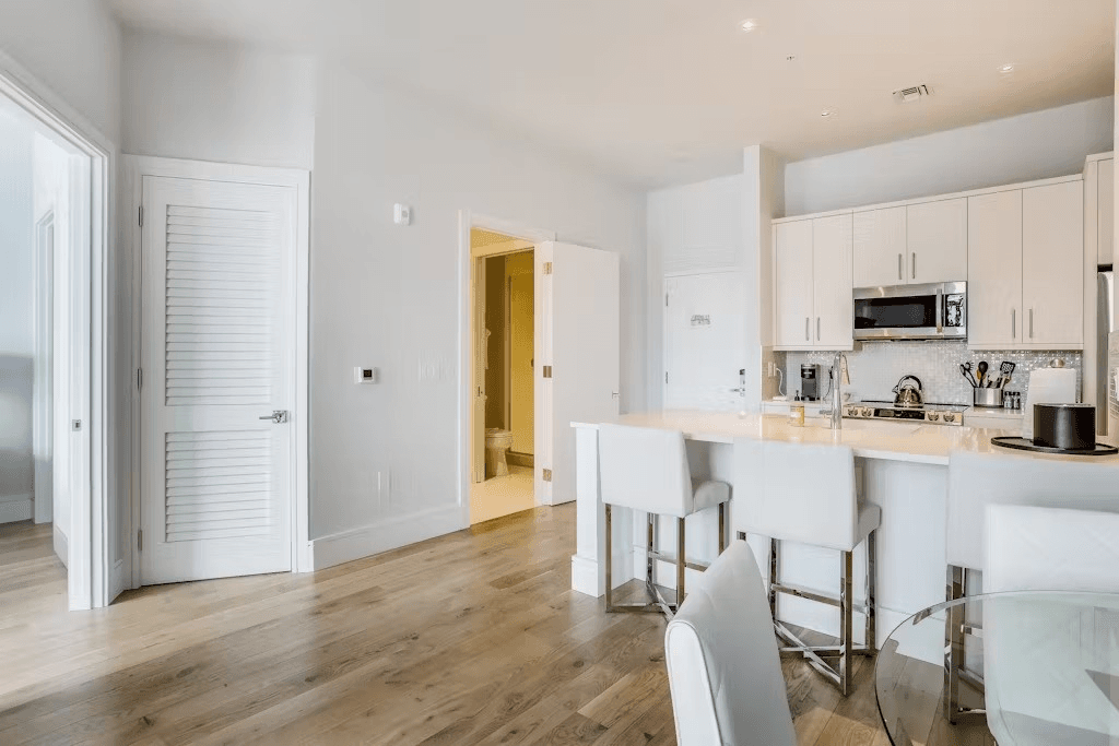 Heart of Naples - Image 8