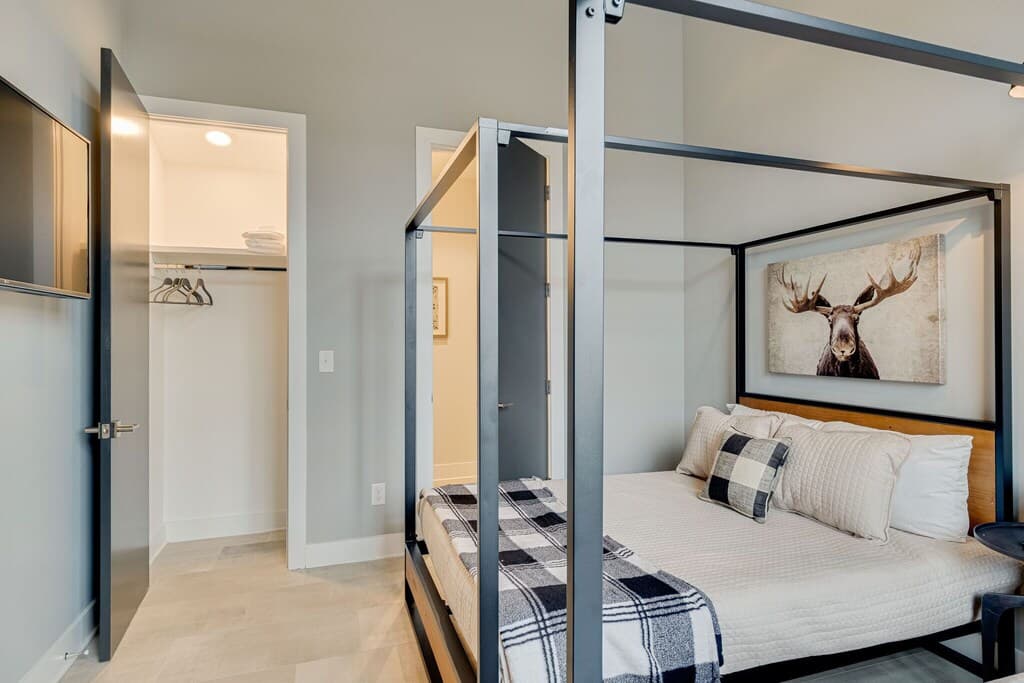 Charlotte Home - Image 9