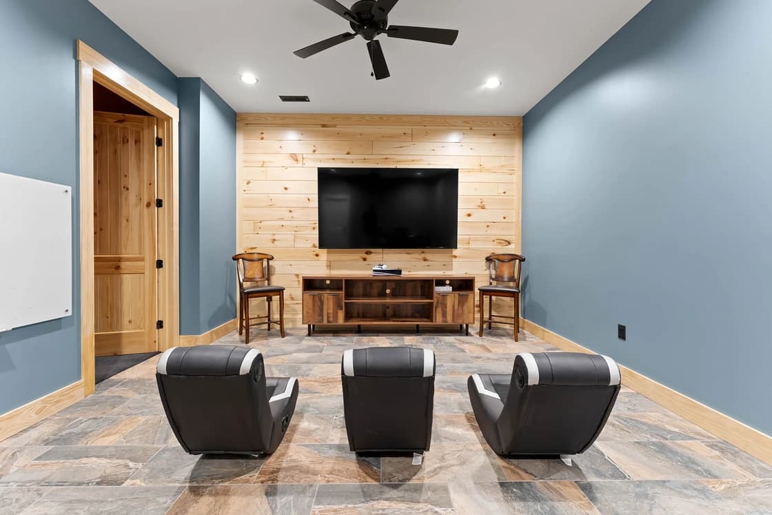 Black Bear Lodge - Image 35