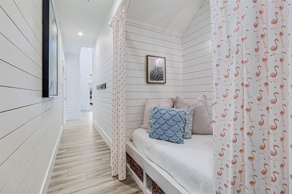 Isle Be Back #238 - Image 25