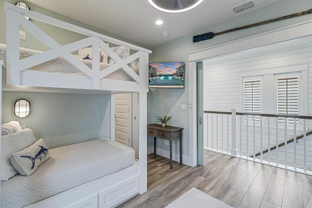 Isle Be Back #238 - Image 23