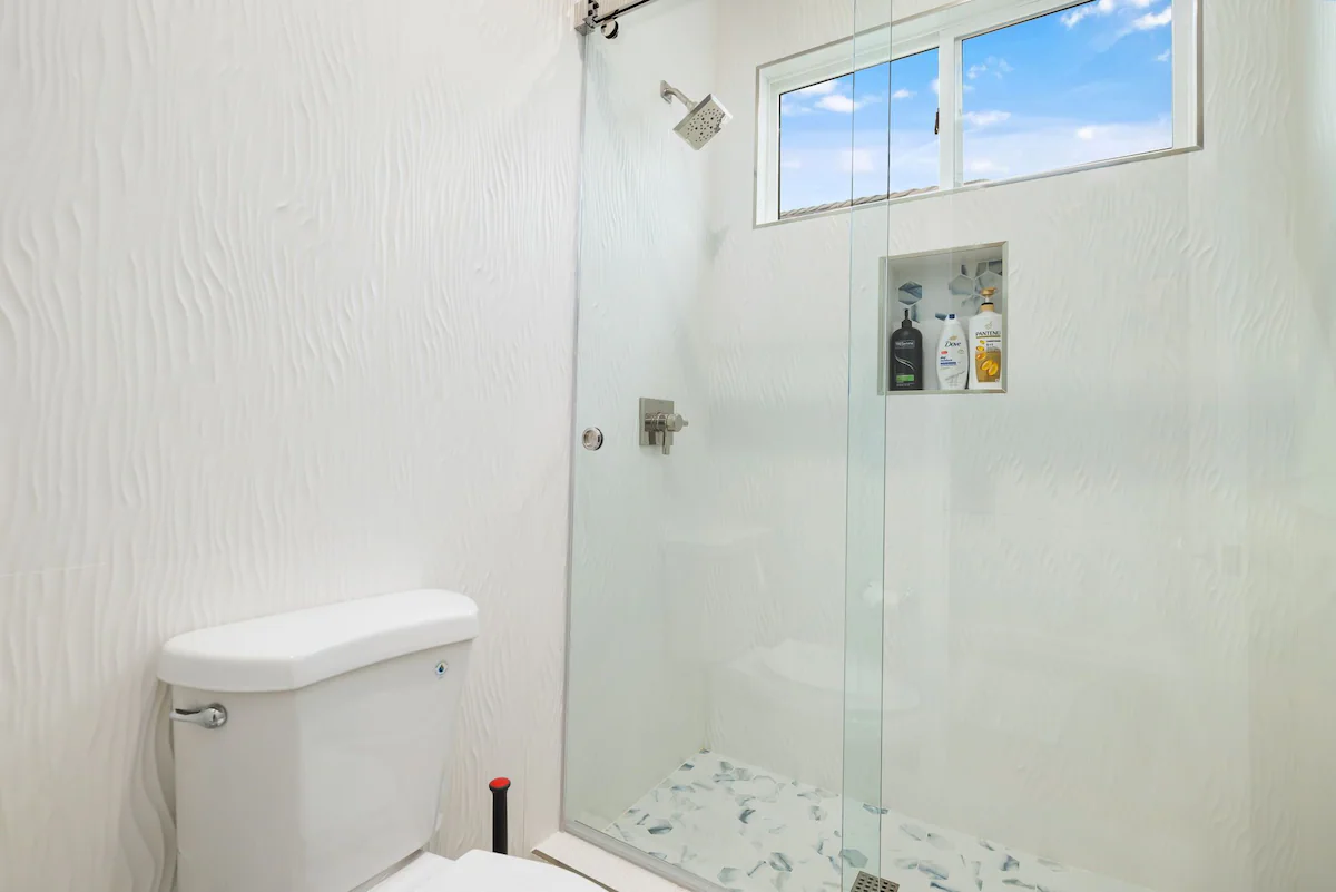 Lake View Home - Image 26