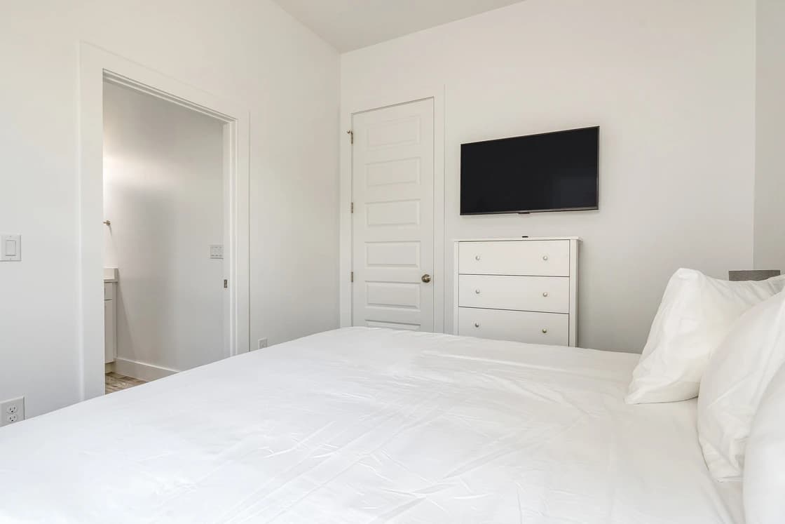 Flipper Manor - Image 17