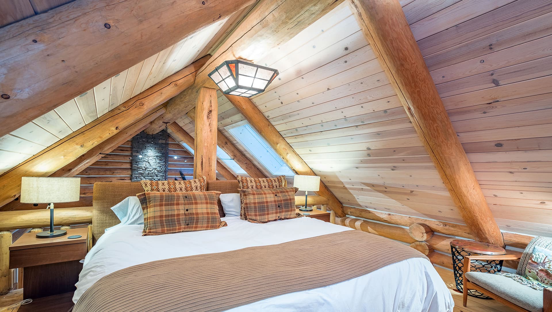 Yellow Brick Cabin - Image 16