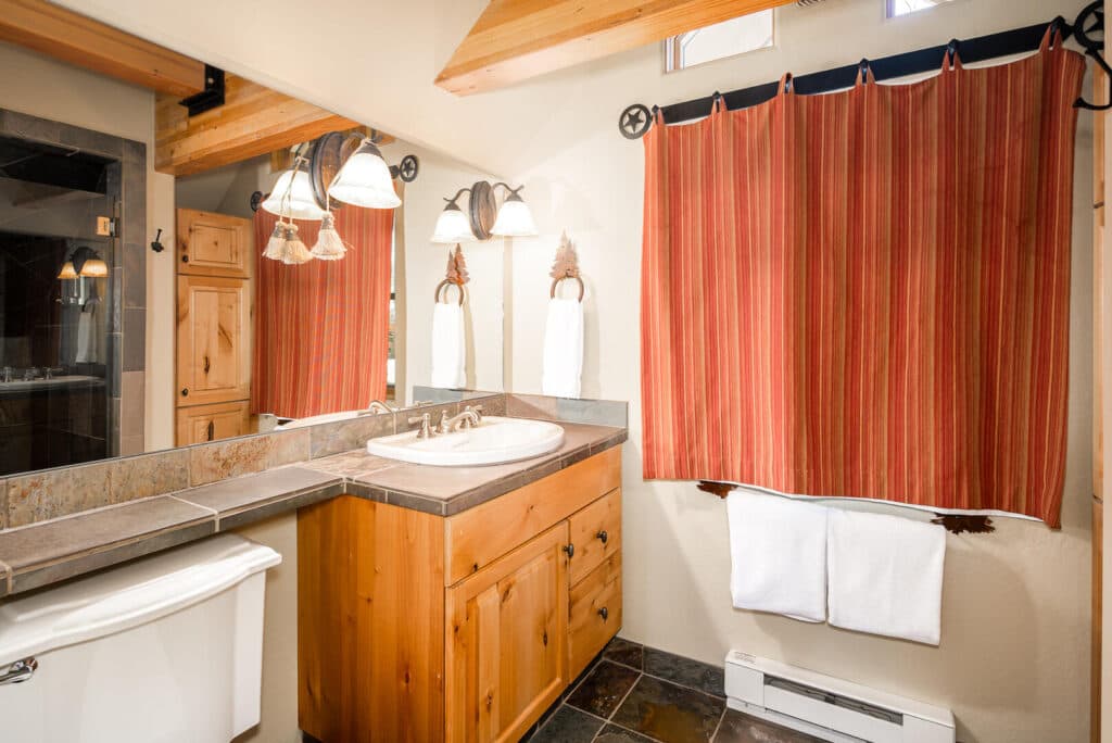 Full Moon House - Image 14