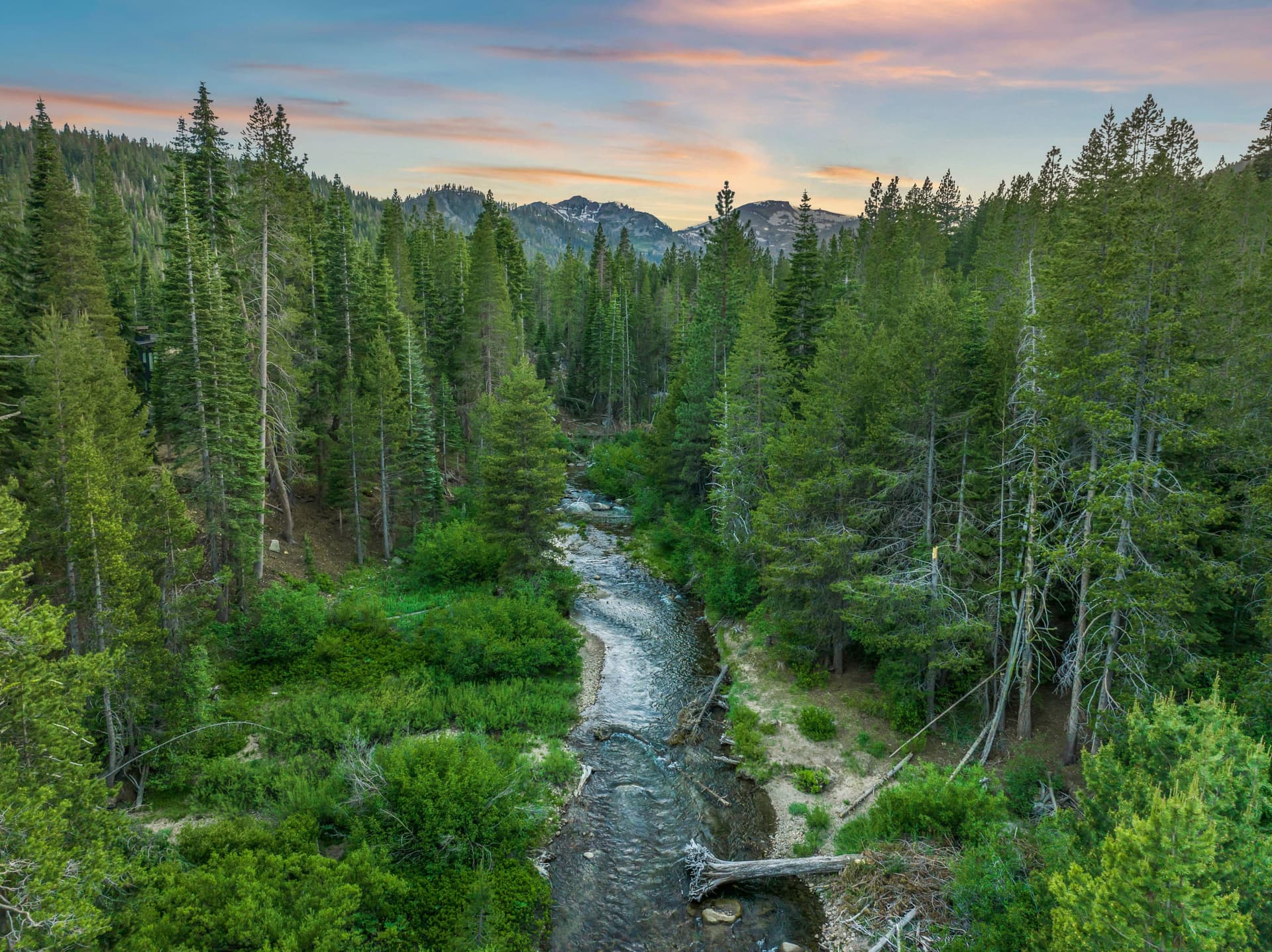 Modern Creekside Retreat - Image 31