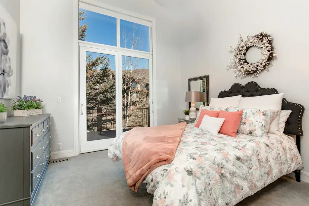 Glamorous Gallivan Place - Image 15