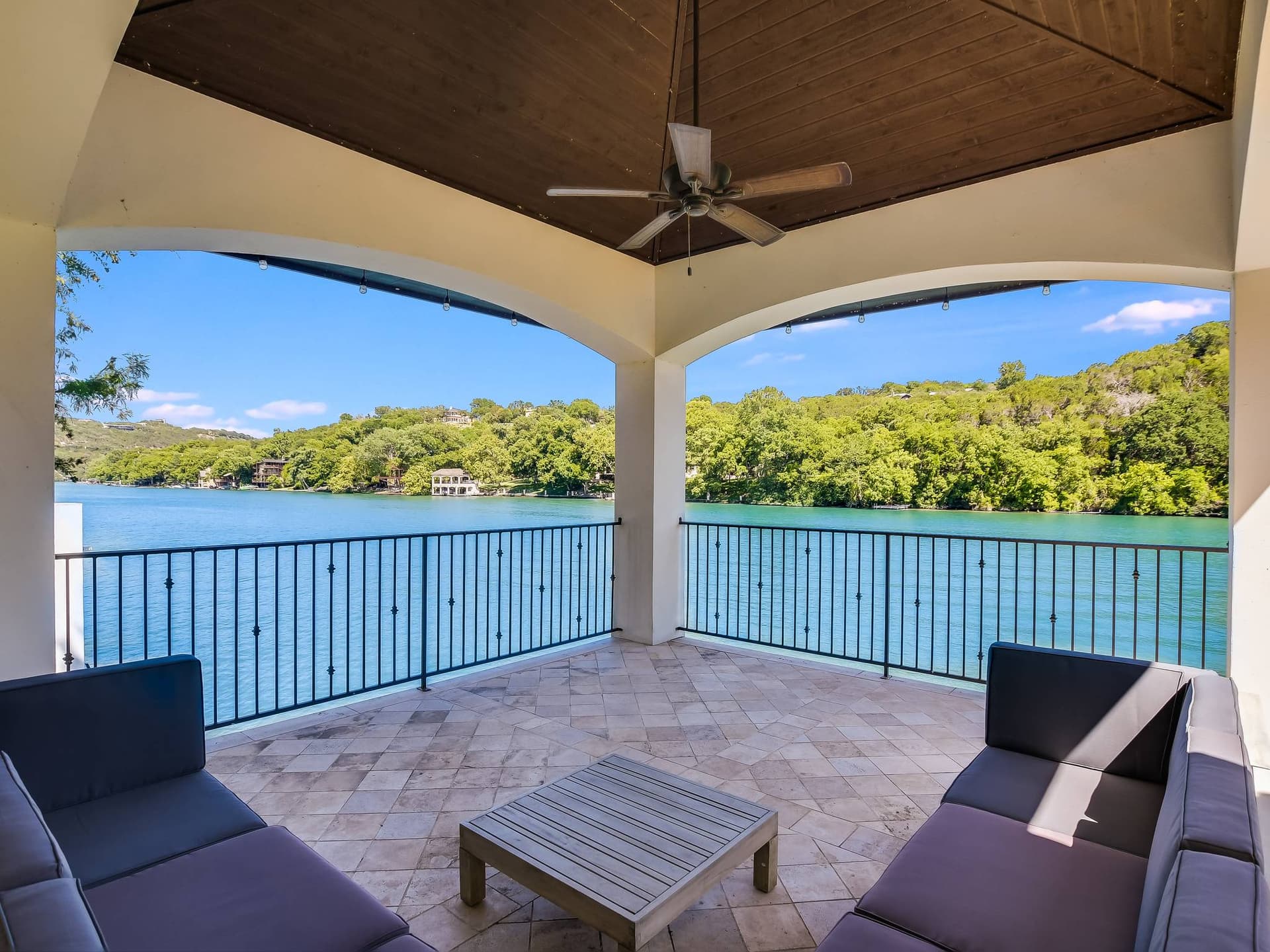 Autograph on Lake Austin - Image 42