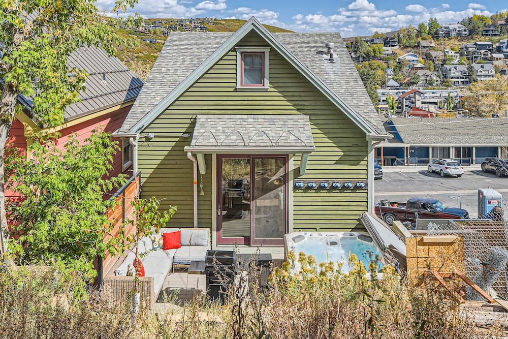 Gold Light Retreat - Image 1