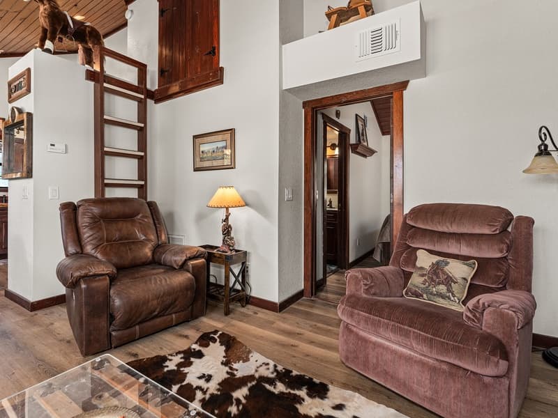 Cedar Bliss Texas Cabin - Image 11