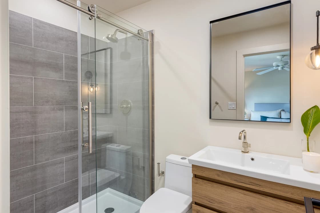 South Beach Serenity - Image 34