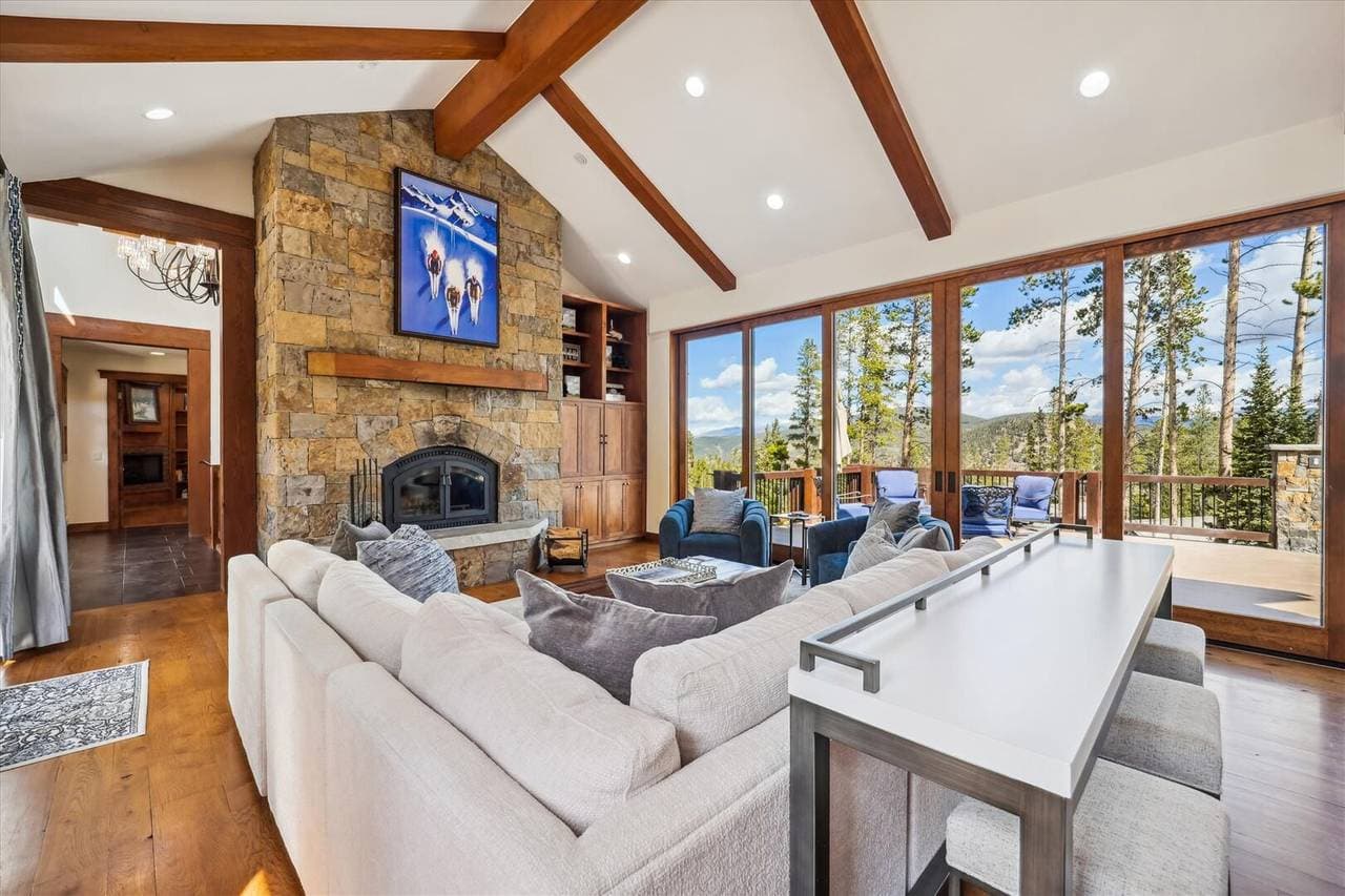 Highlands Hideaway - Image 1