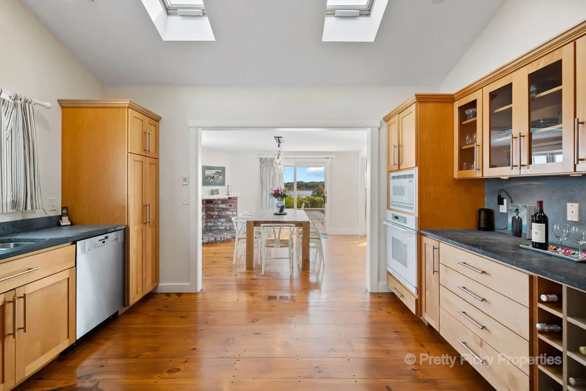 Serenity by the Sea - Image 15