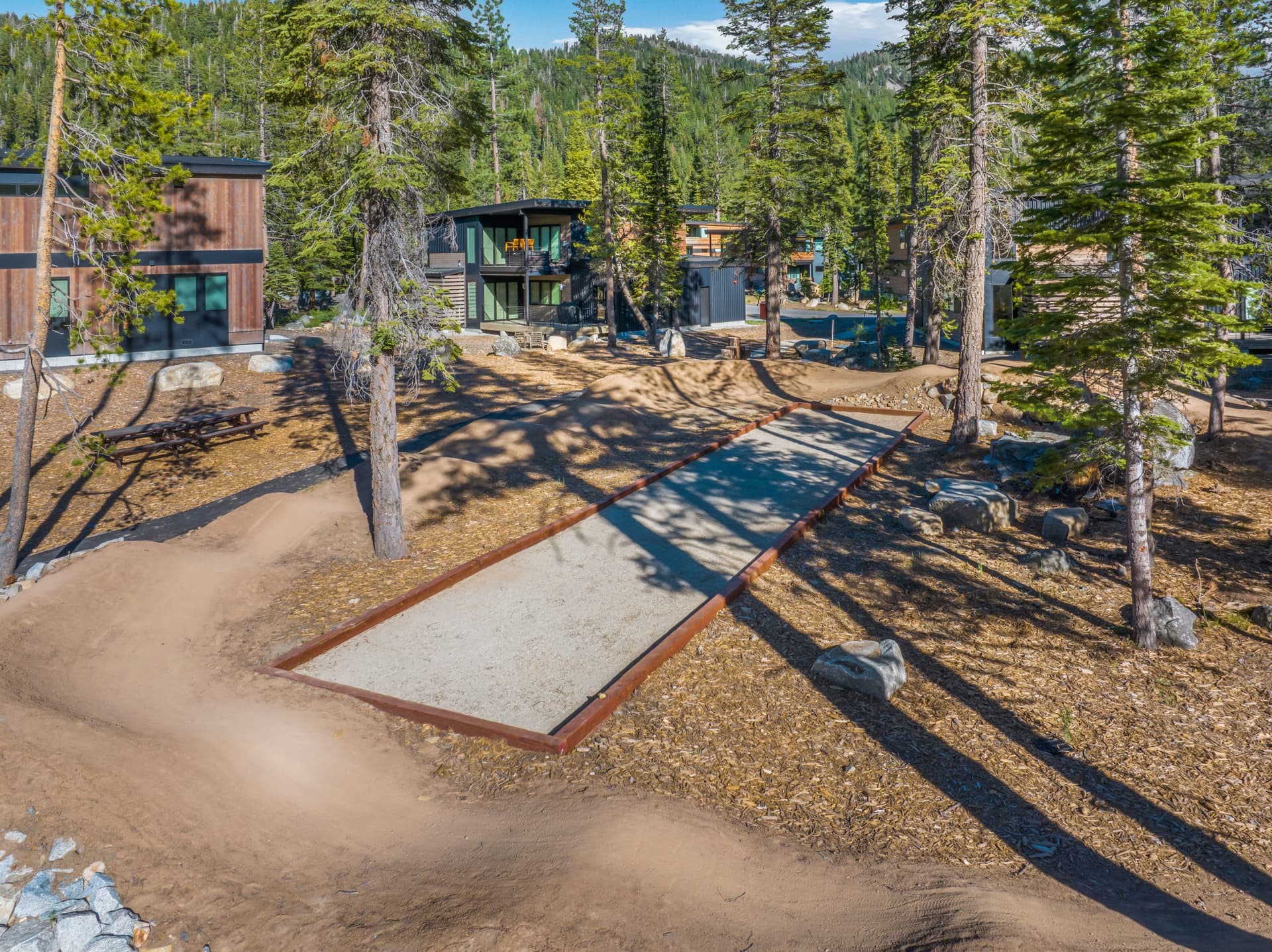 Modern Creekside Retreat - Image 32