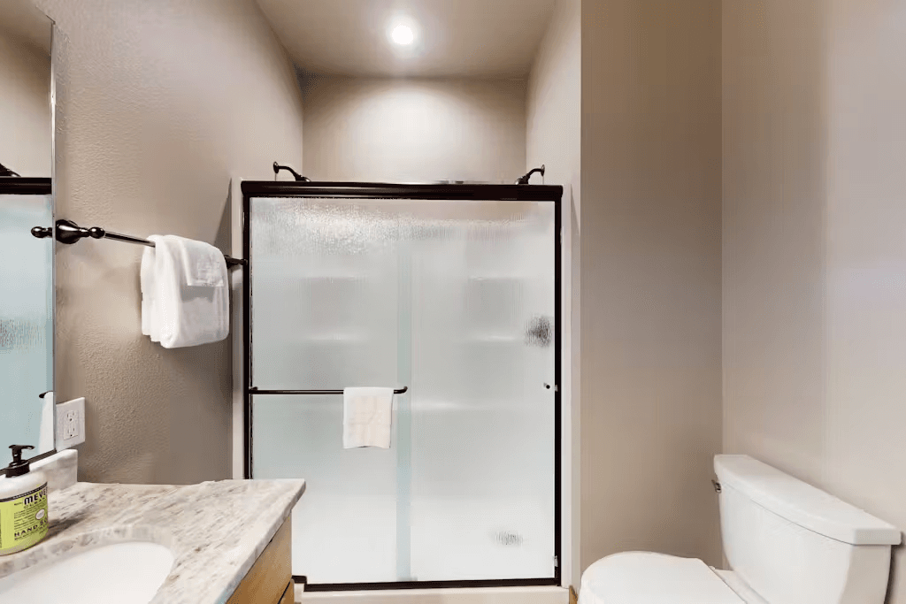 Lakefront Marvel - Image 29