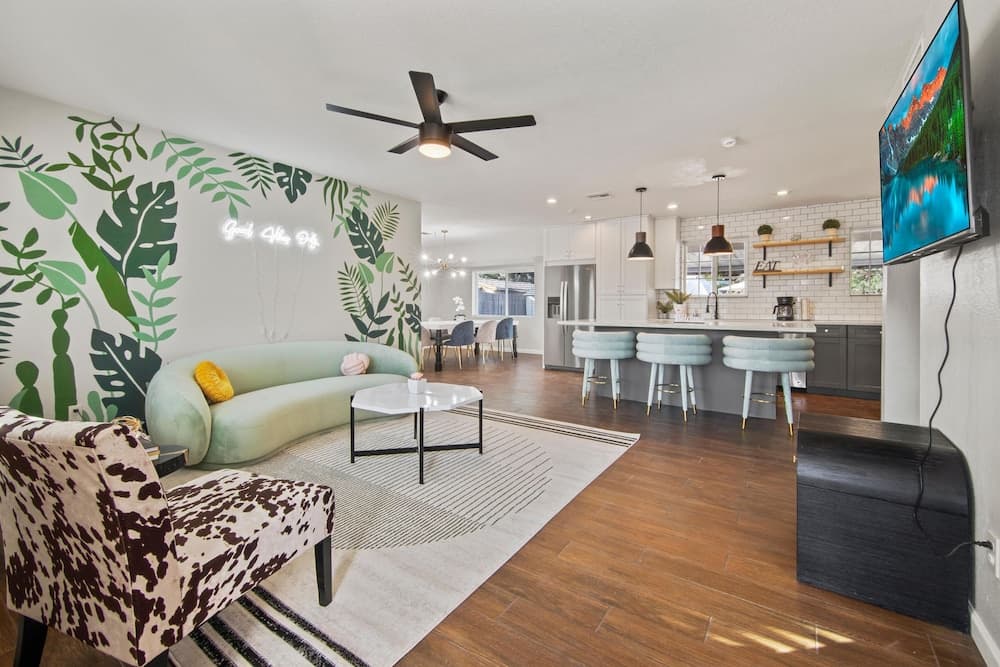 Karen in Phoenix - Image 3