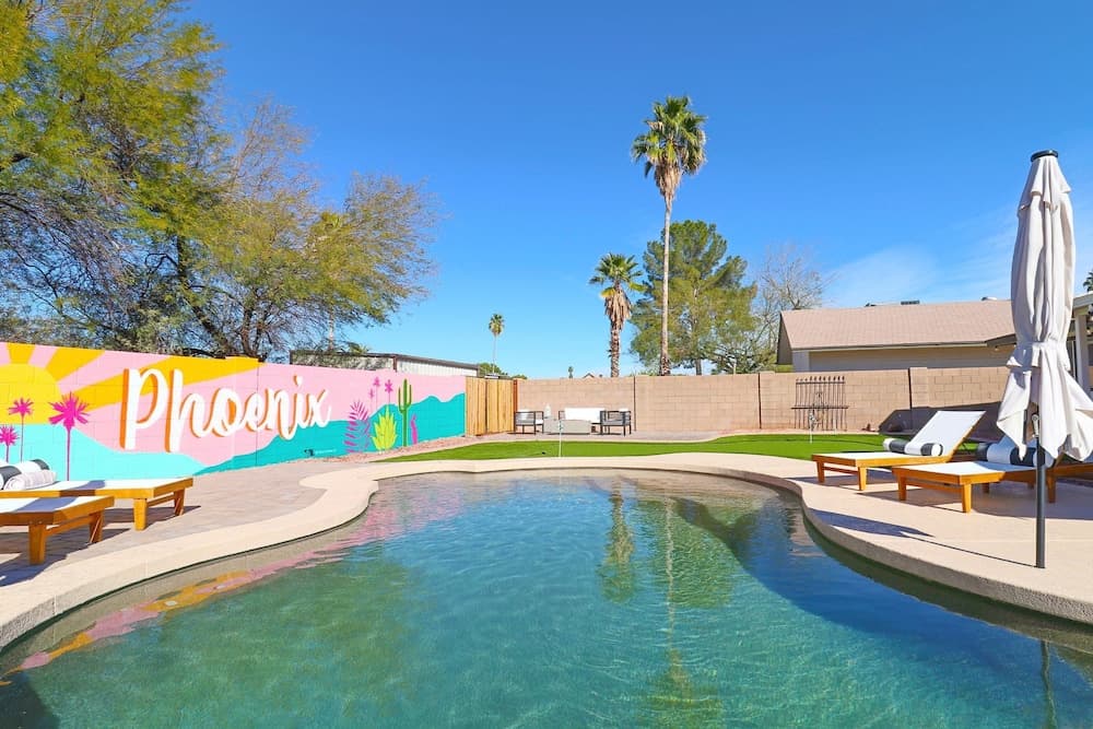 Karen in Phoenix - Image 2