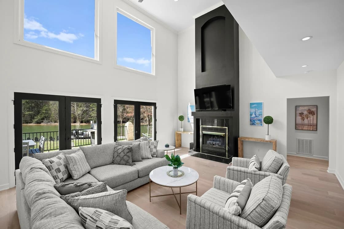 Knotty Pines - Image 4