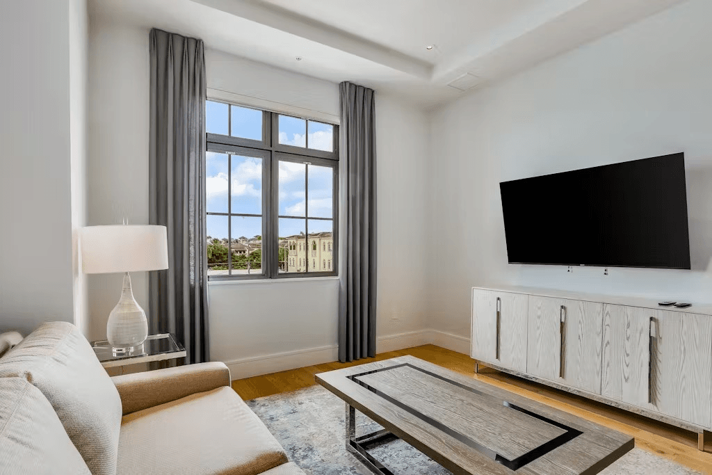 Heart of Naples - Image 7