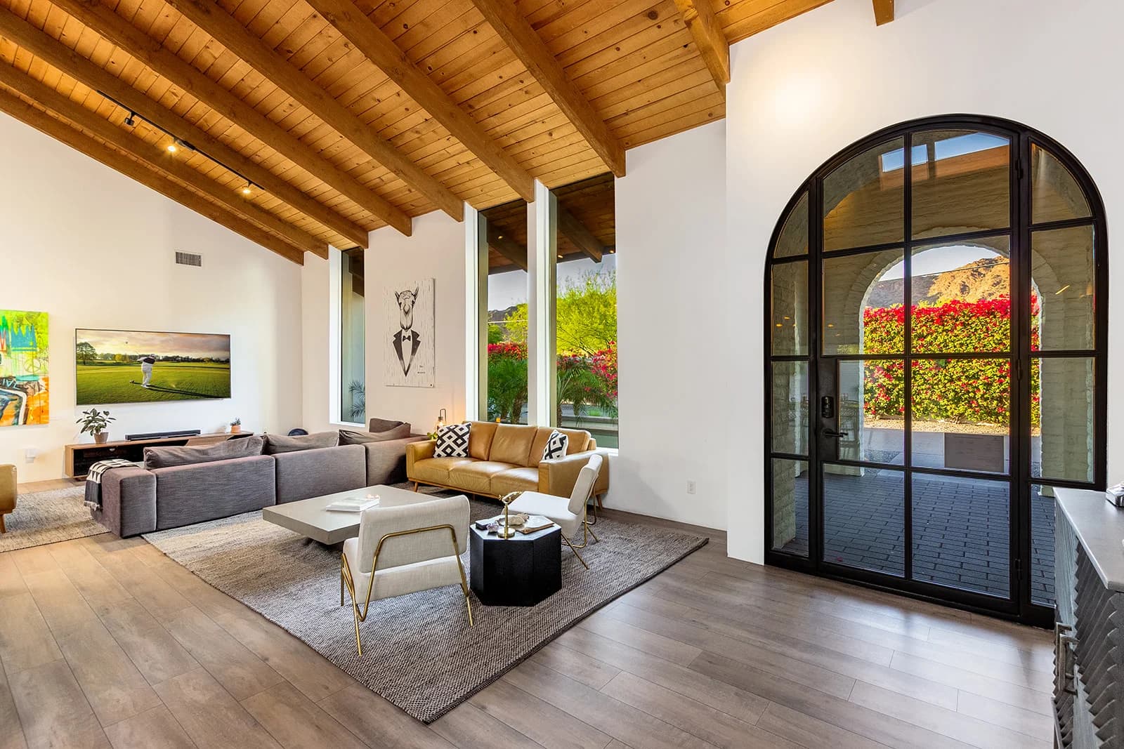 Camelback Manor - Image 13