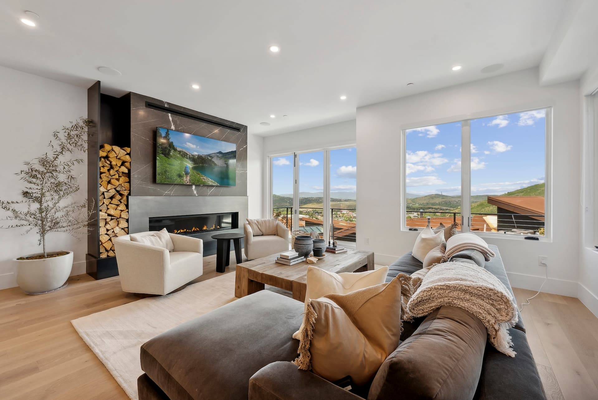 Slopeside Modern in Kings Crown - Image 4