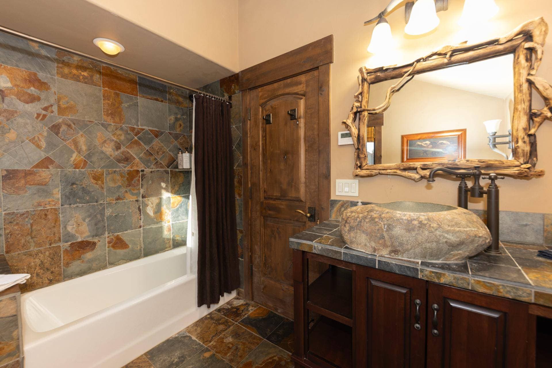 Lumber Jack Lodge - Image 21