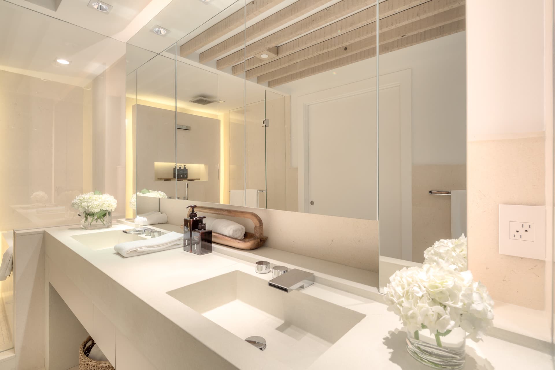 La Mer Azur Penthouse - Image 4