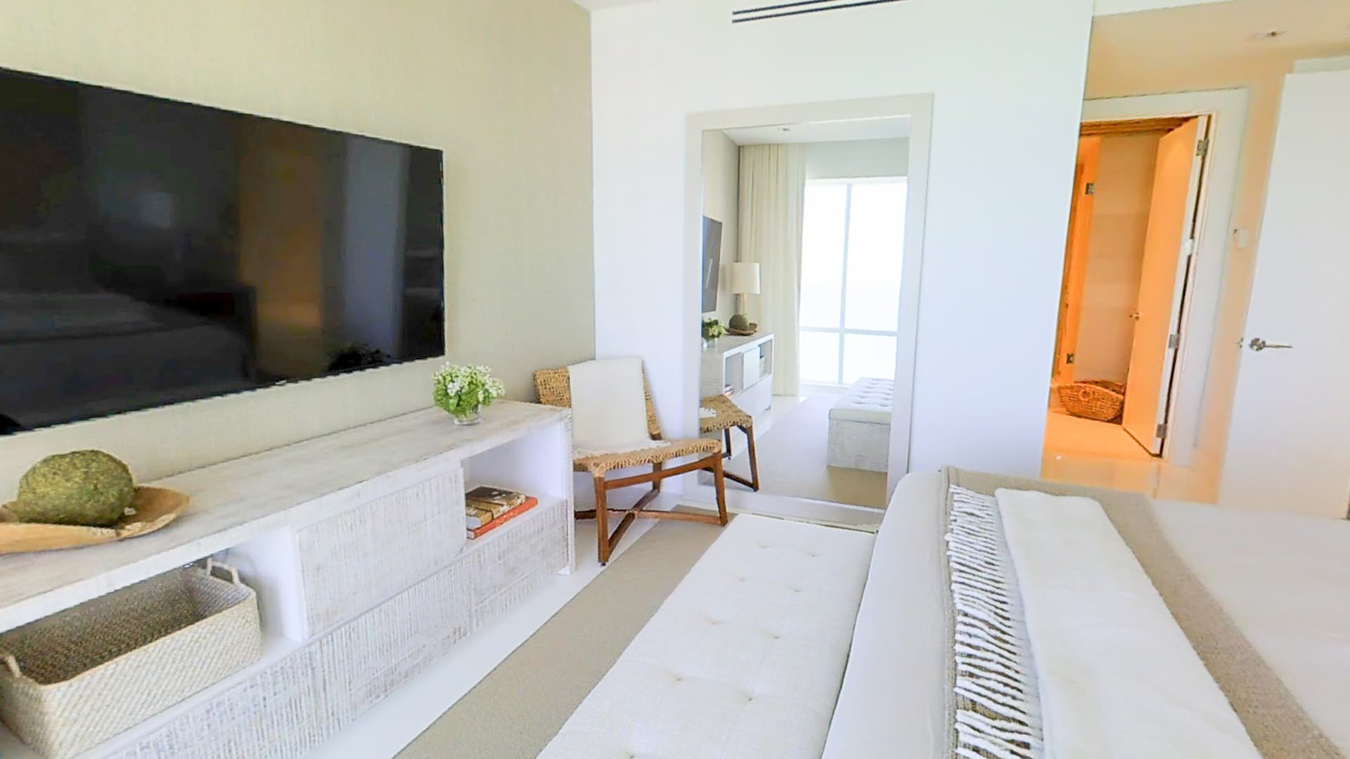 La Mer Azur Penthouse - Image 11