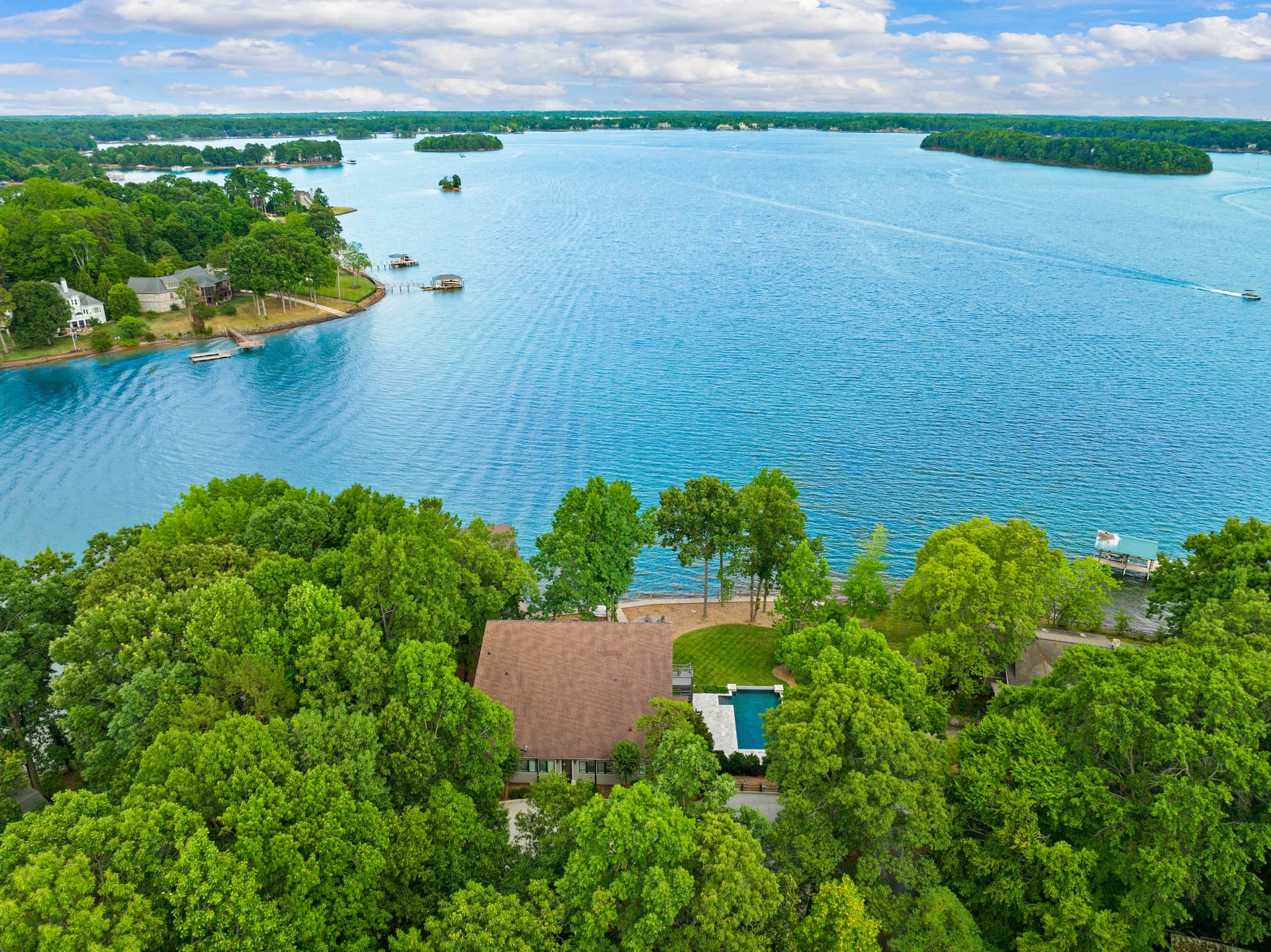 Lake Norman Getaway - Image 11