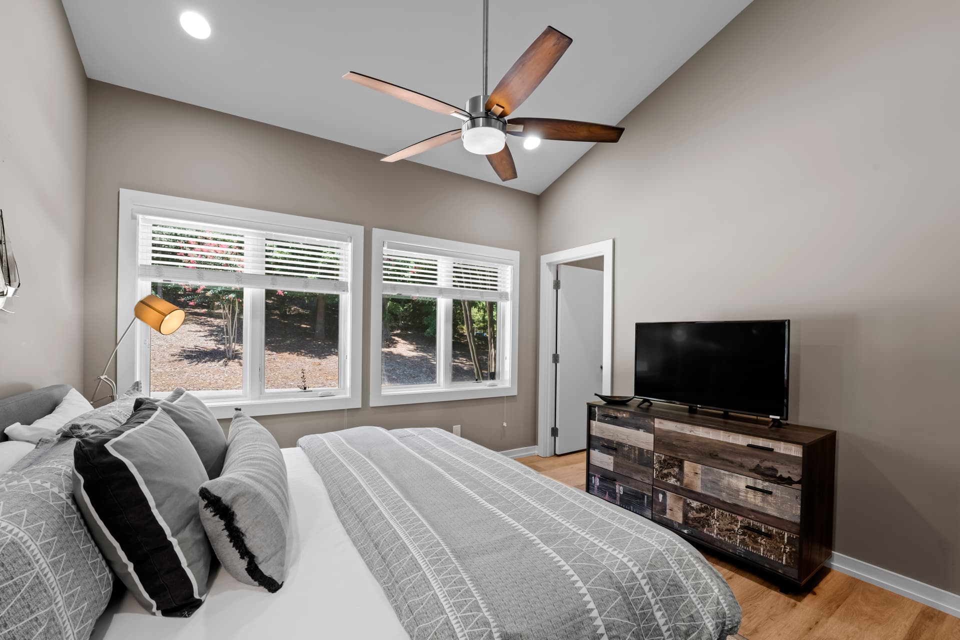 Lake Norman Getaway - Image 38