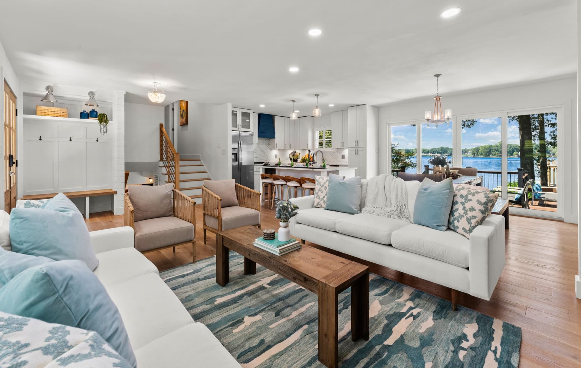 Lakefront Living - Image 9