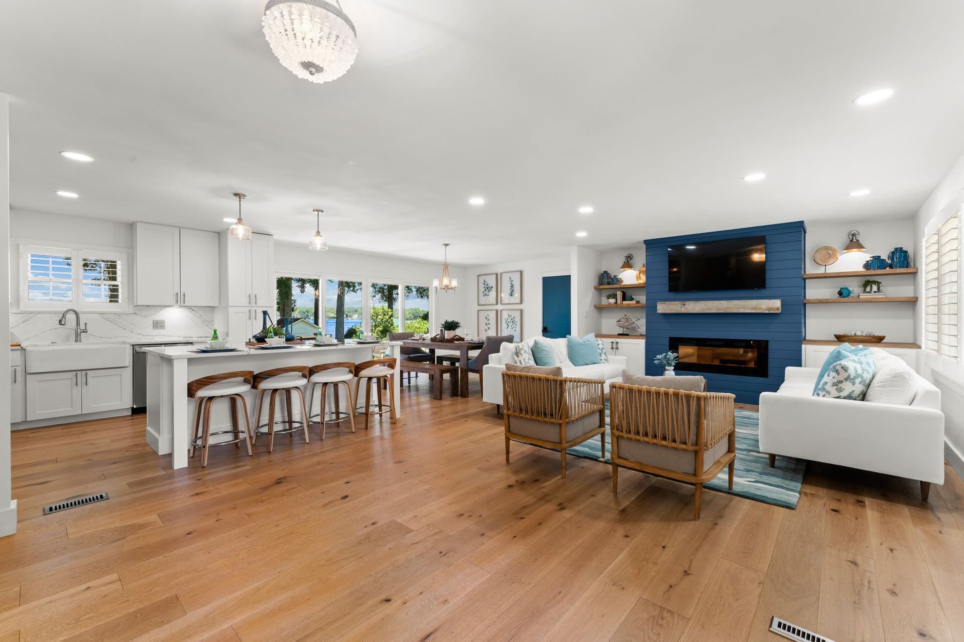 Lakefront Living - Image 10