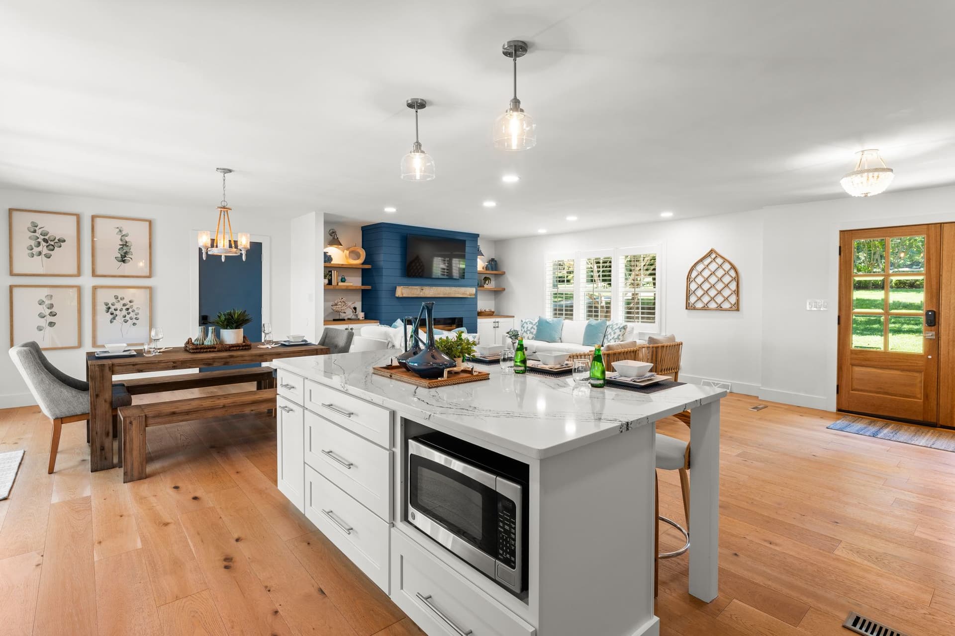 Lakefront Living - Image 14