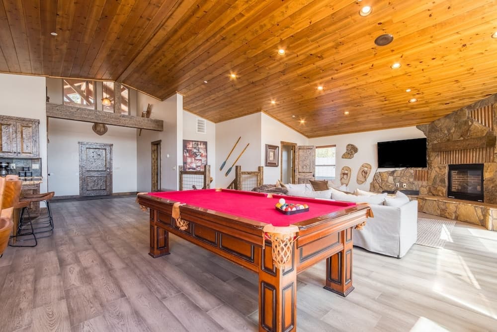 Lakefront Lodge - Image 3