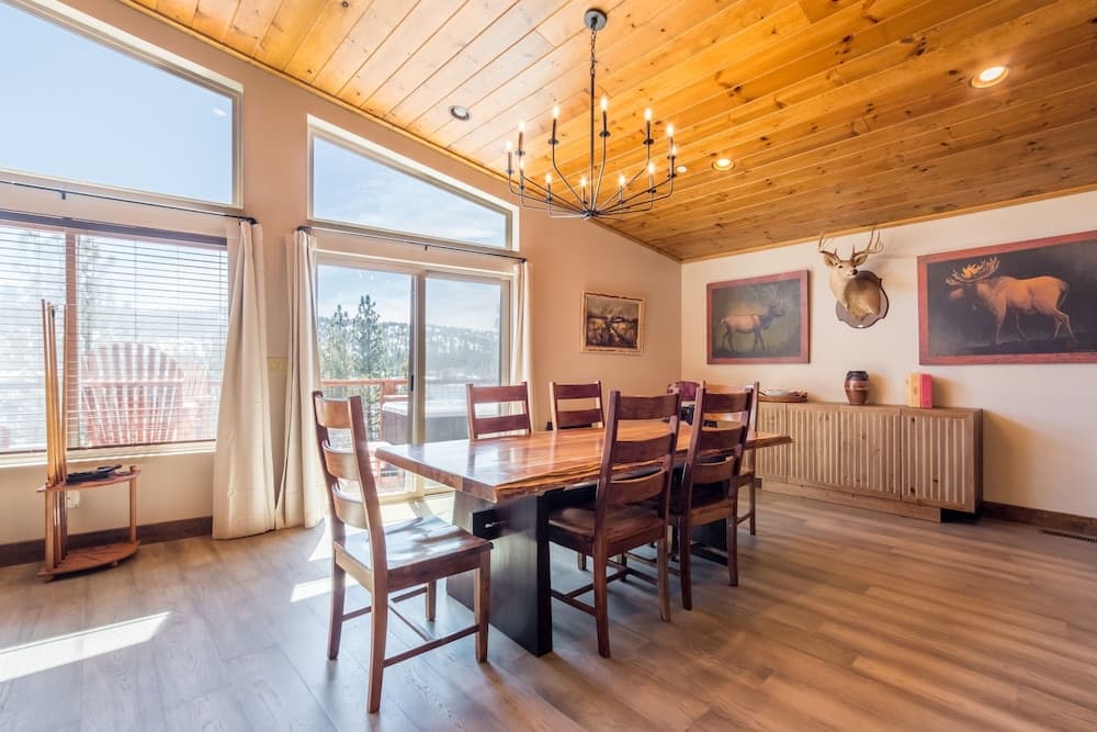 Lakefront Lodge - Image 7