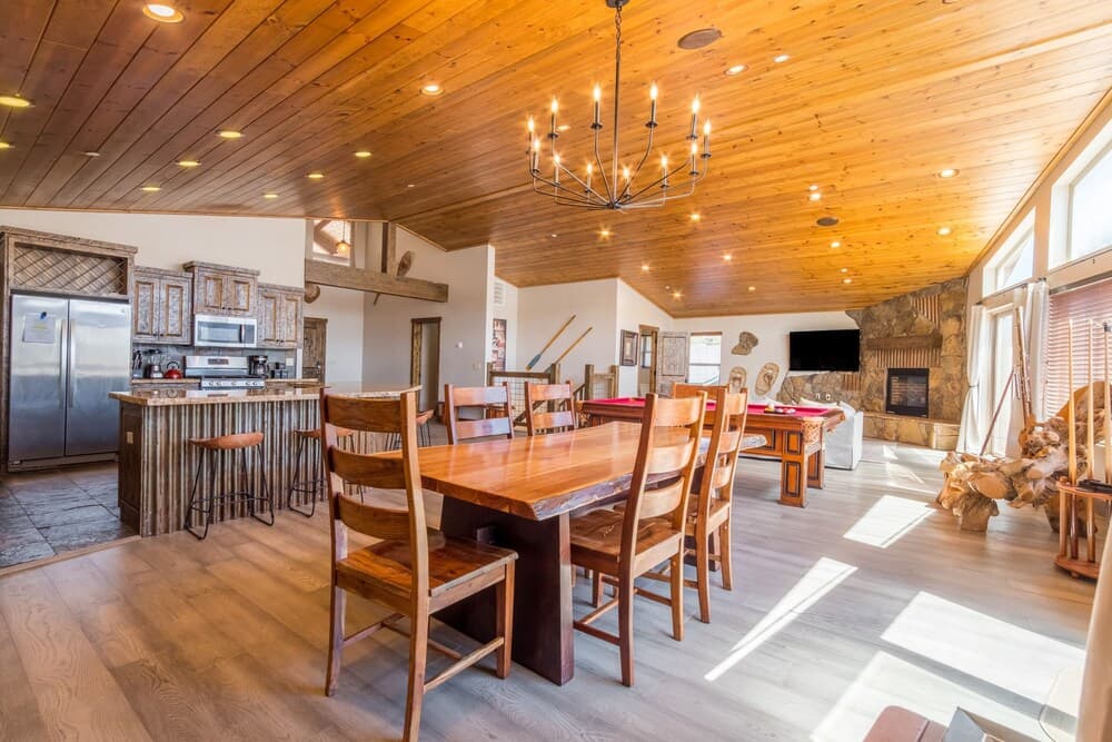 Lakefront Lodge - Image 8