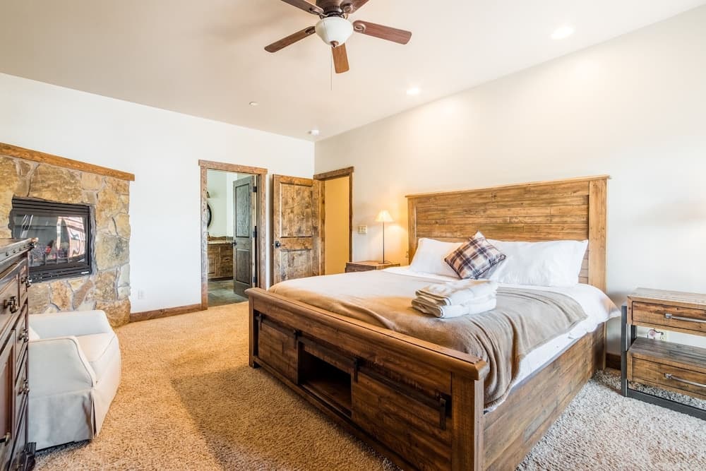 Lakefront Lodge - Image 13