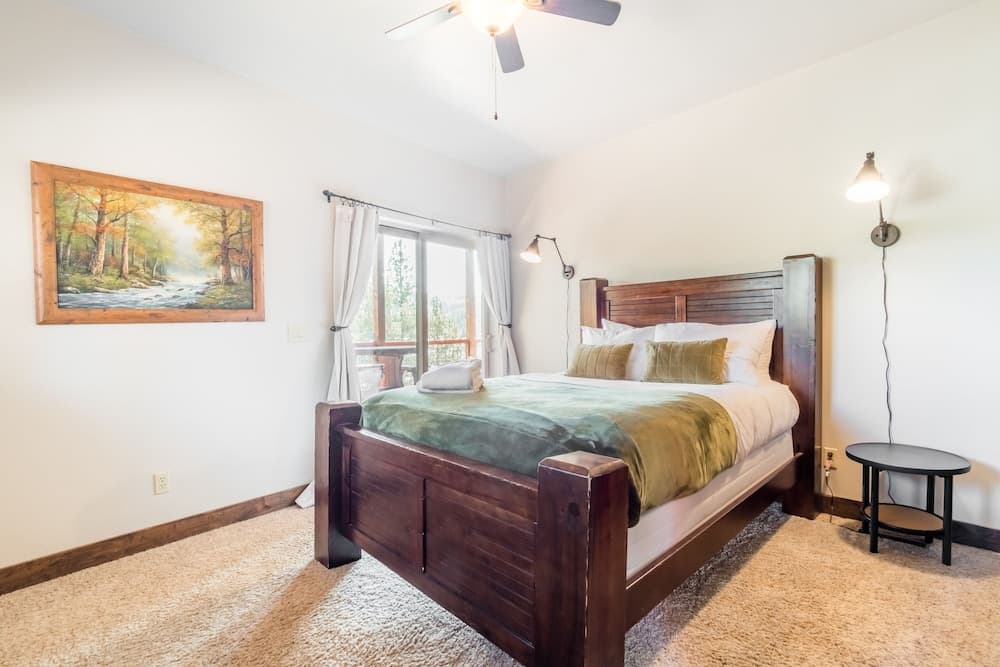 Lakefront Lodge - Image 16