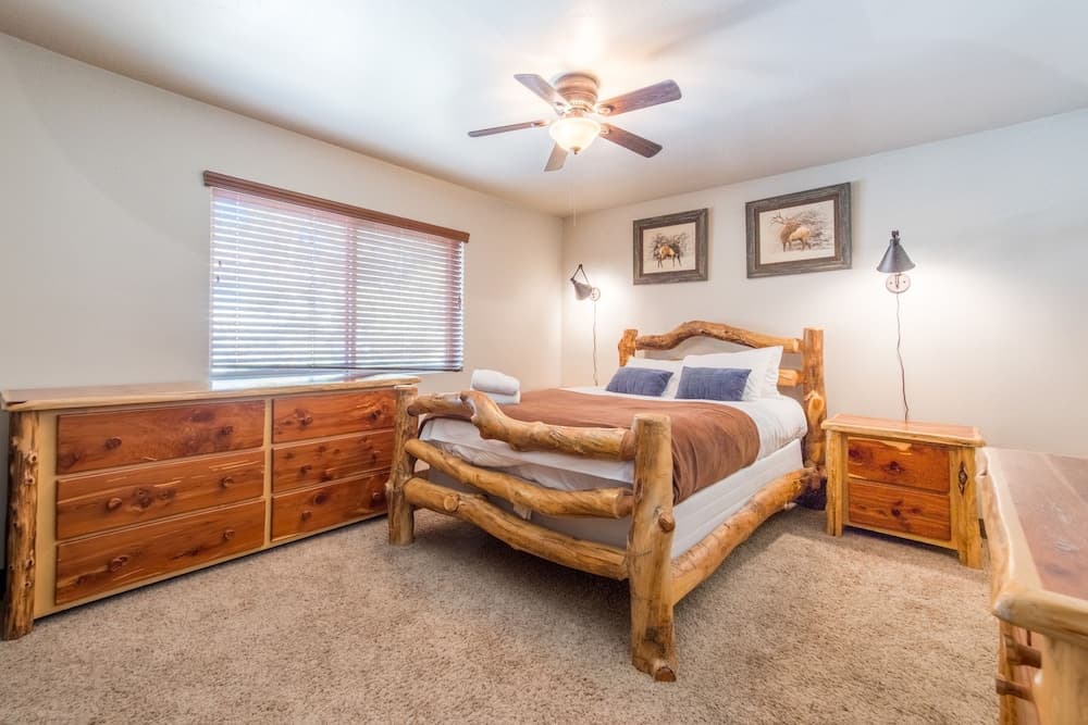 Lakefront Lodge - Image 19