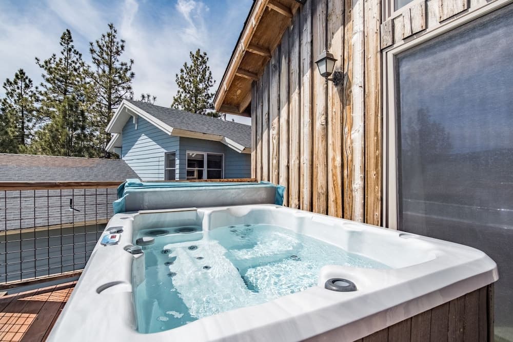 Lakefront Lodge - Image 27