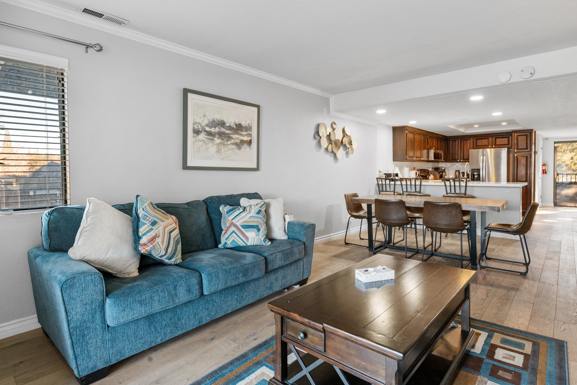 Lakehouse Retreat - Image 4