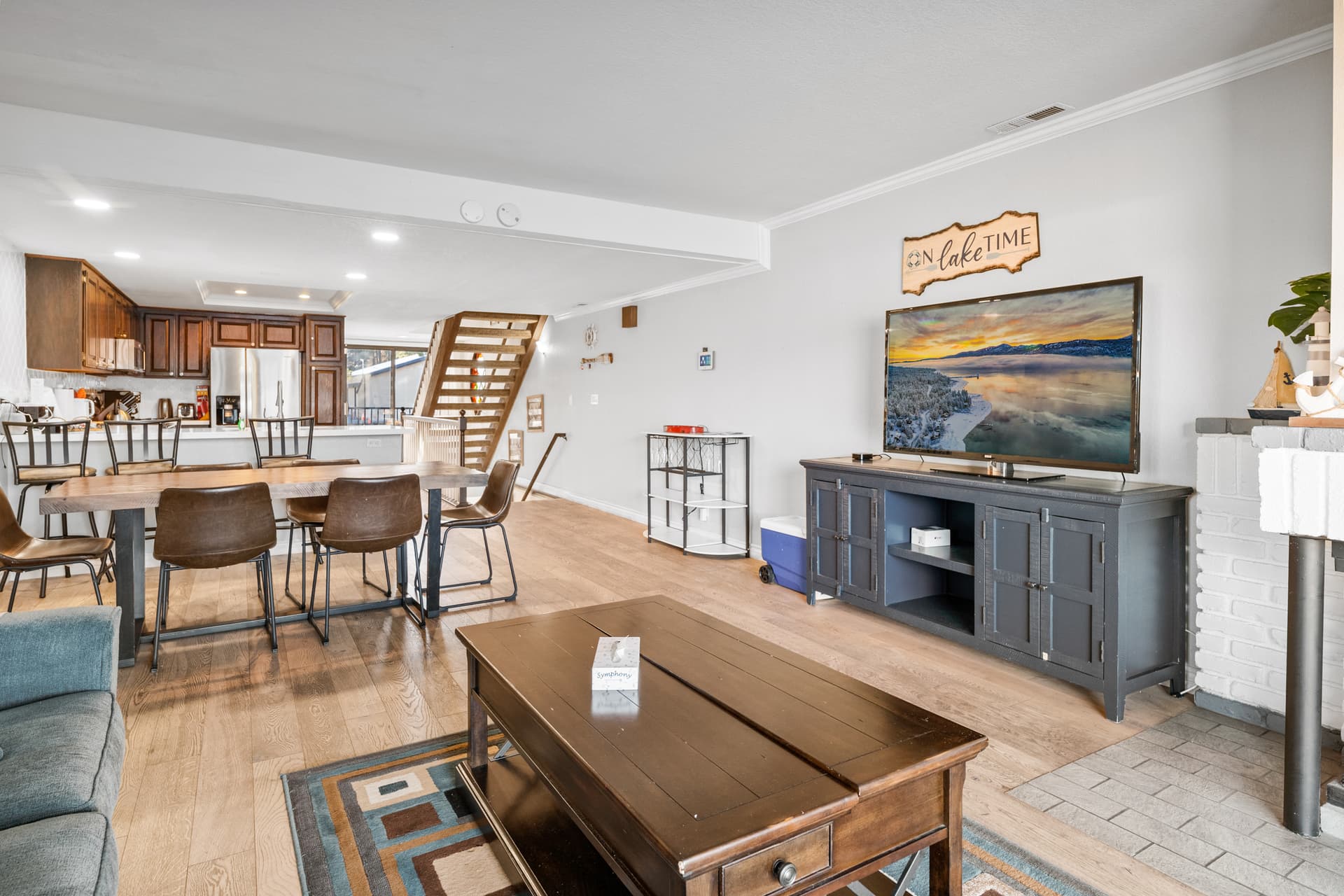 Lakehouse Retreat - Image 3