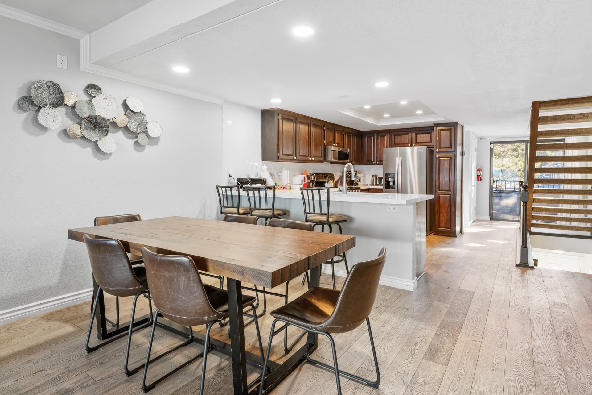 Lakehouse Retreat - Image 5