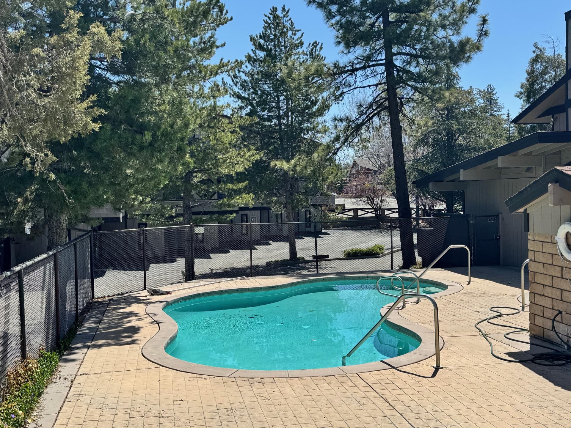 Lakehouse Retreat - Image 3