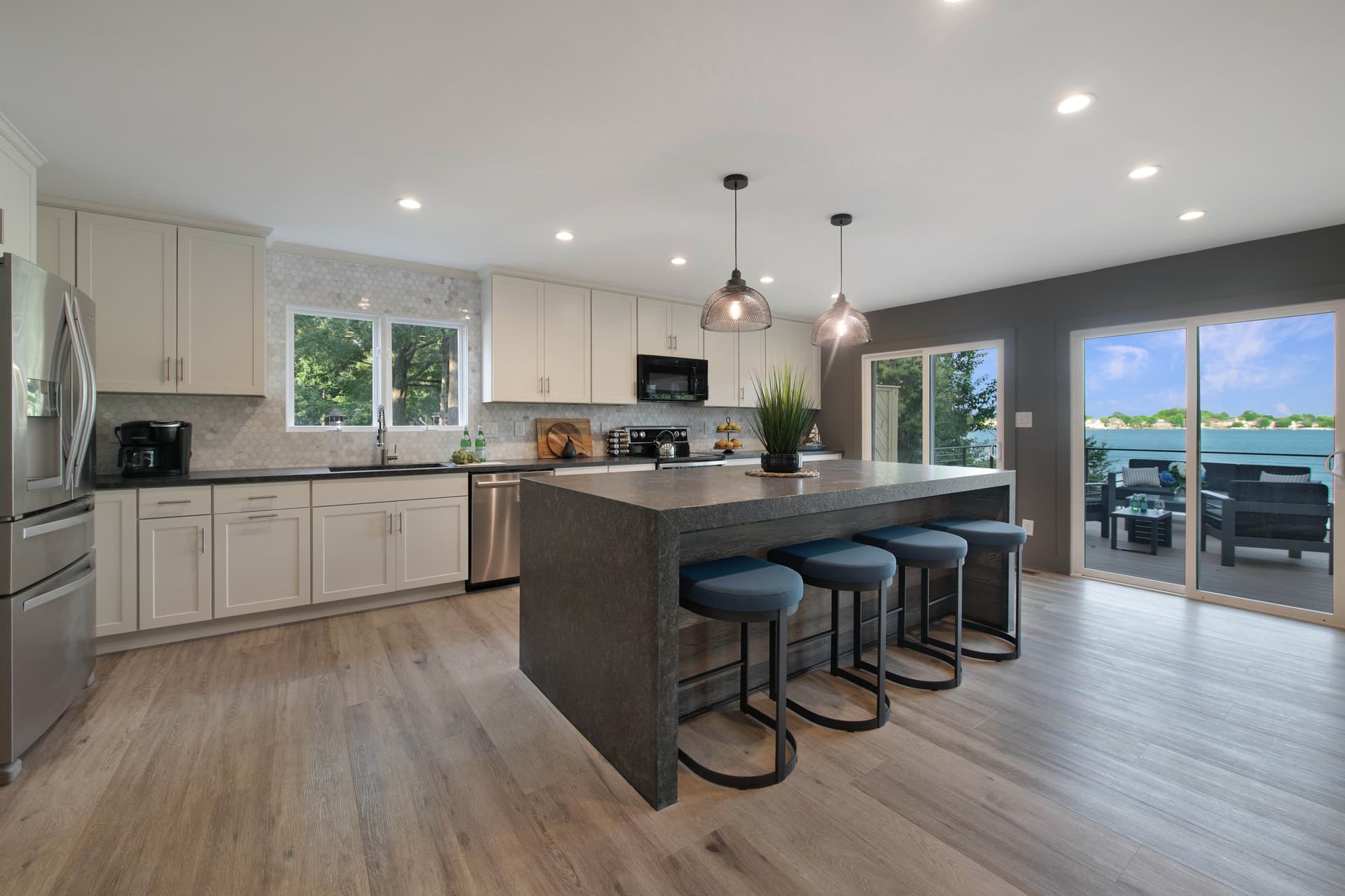 Lakeshore Adrift - Image 5