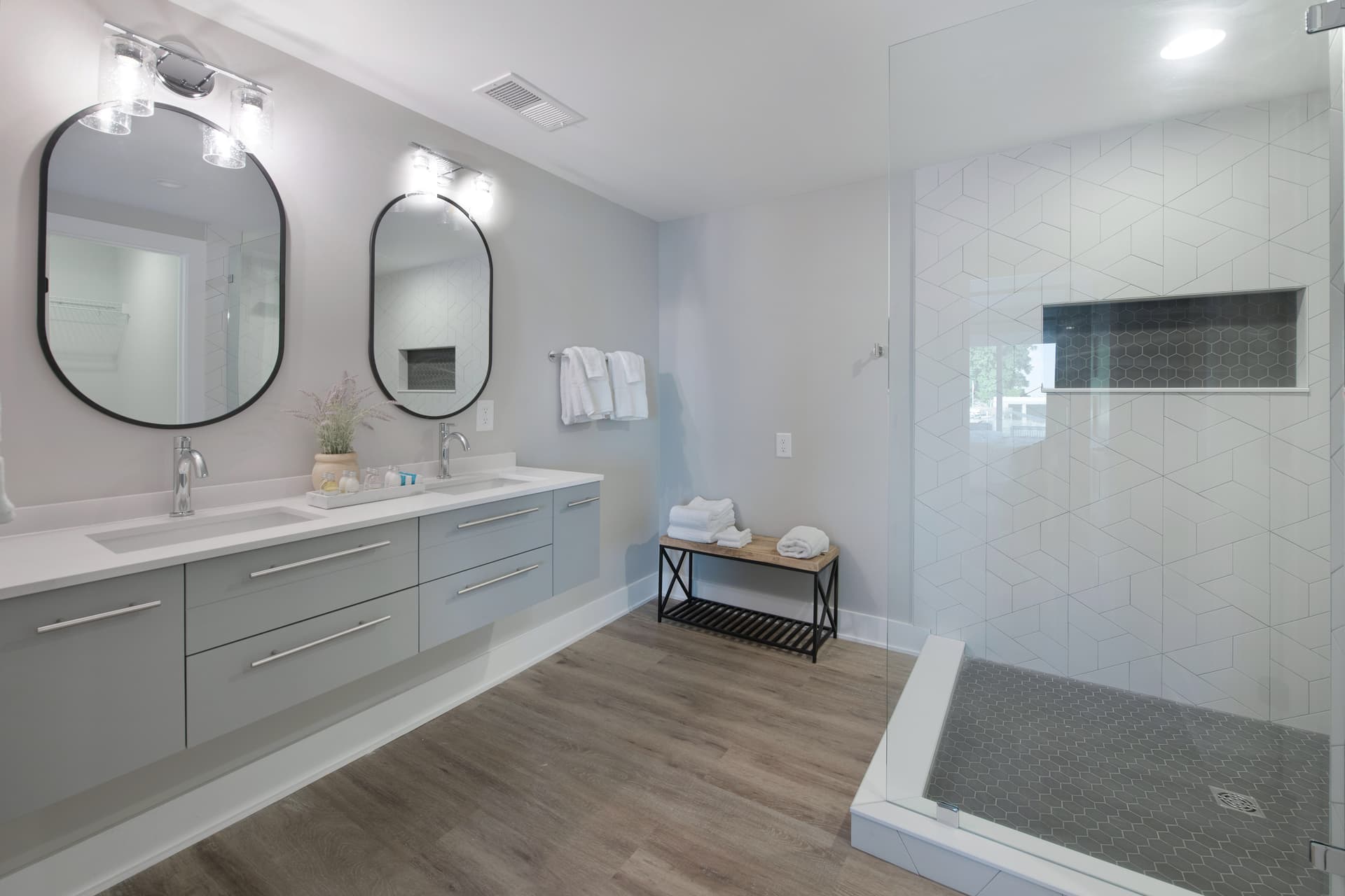 Lakeshore Adrift - Image 19