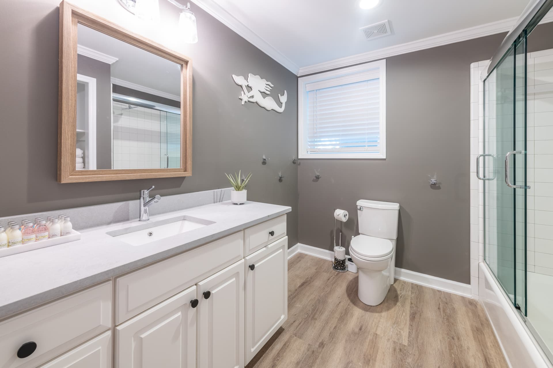 Lakeshore Adrift - Image 25