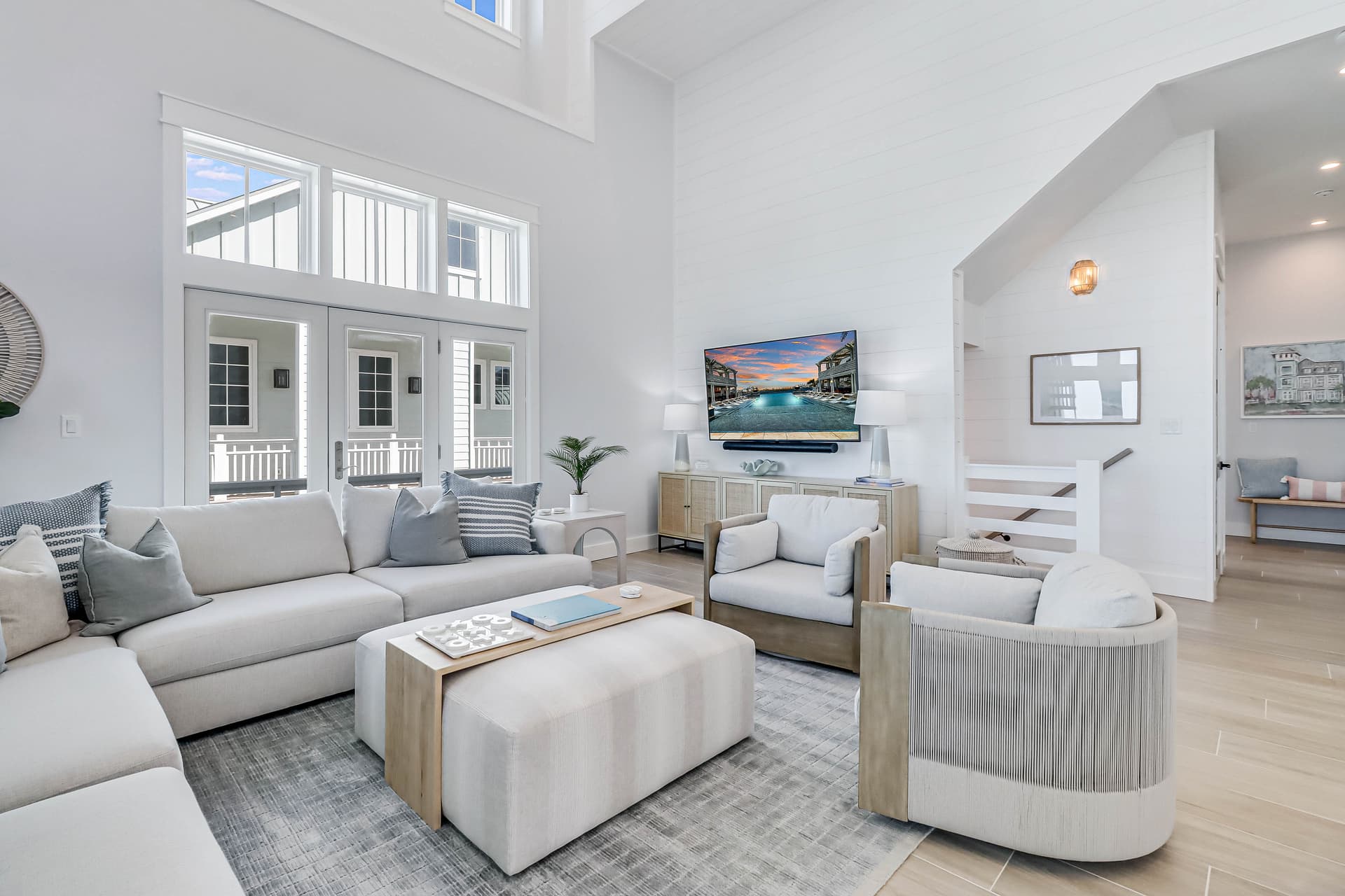 Lakeside Luxury - Image 4