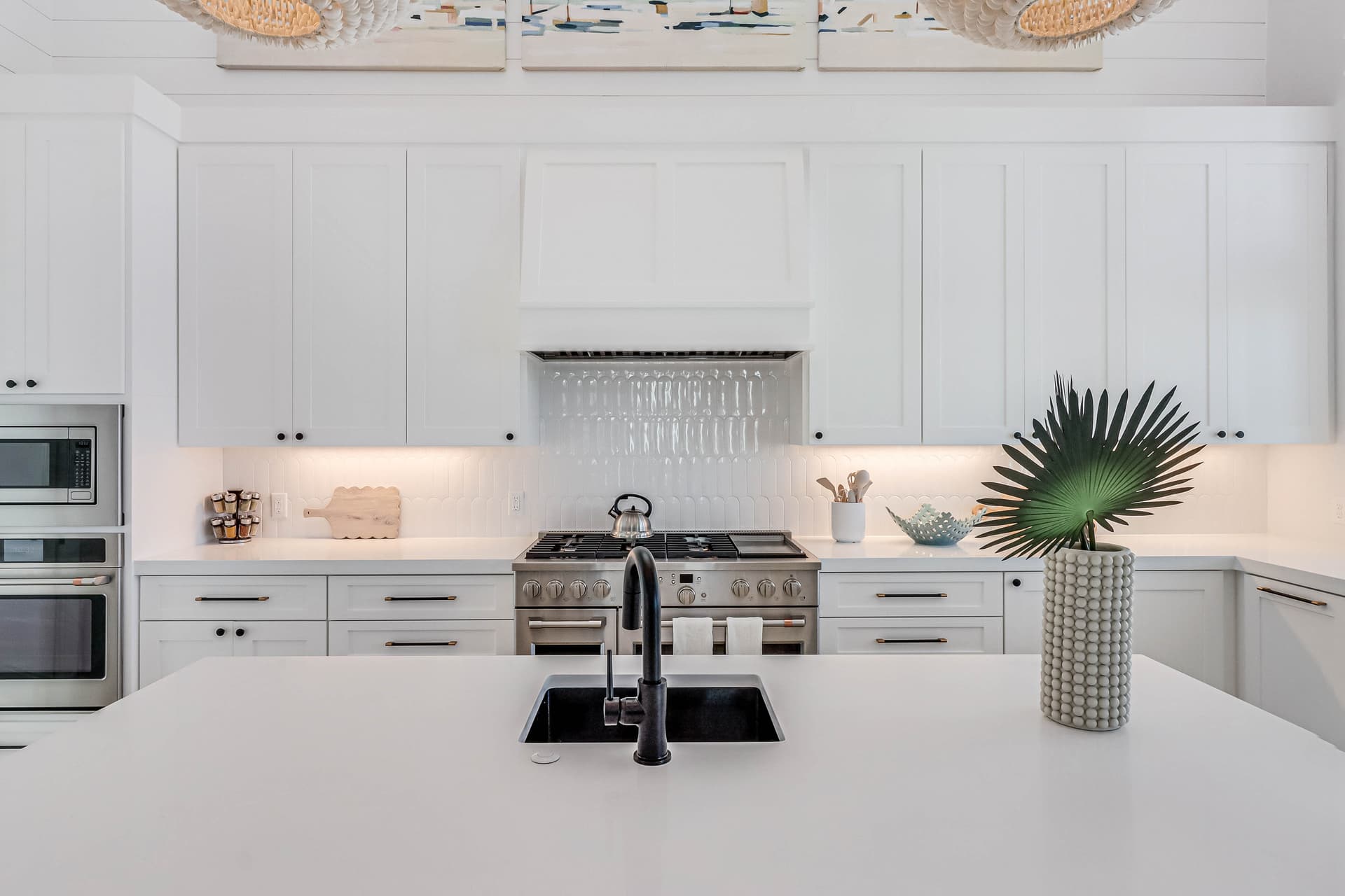 Lakeside Luxury - Image 9